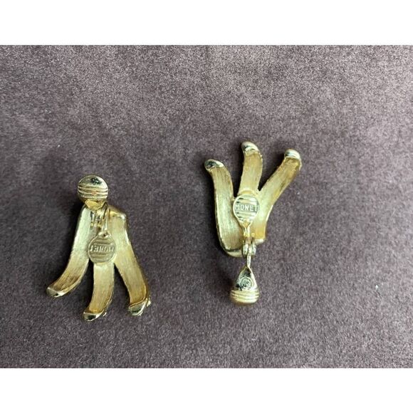 Beautiful Monet Clip Earrings w/ faux Gold wash - Picture 5 of 5